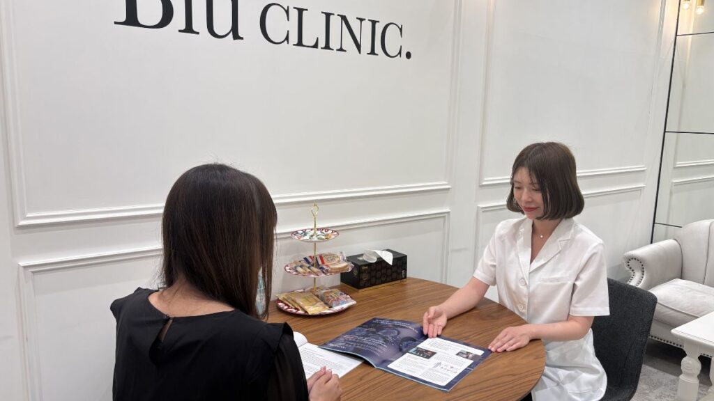 A doctor providing a medical consultation to a patient at Blu CLINIC.