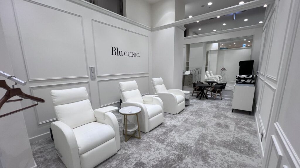 A luxury VIP treatment room at Blu CLINIC.